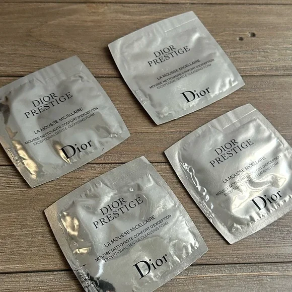 DIOR Prestige La Mousse Micellaire Cleansing Foam Face Wash .17oz Packets - Picture 1 of 5